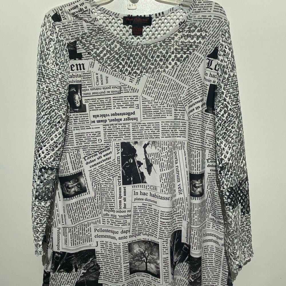 Pleats Collection Women's Black White Newspaper Print Long Sleeve T-Shirt Large
